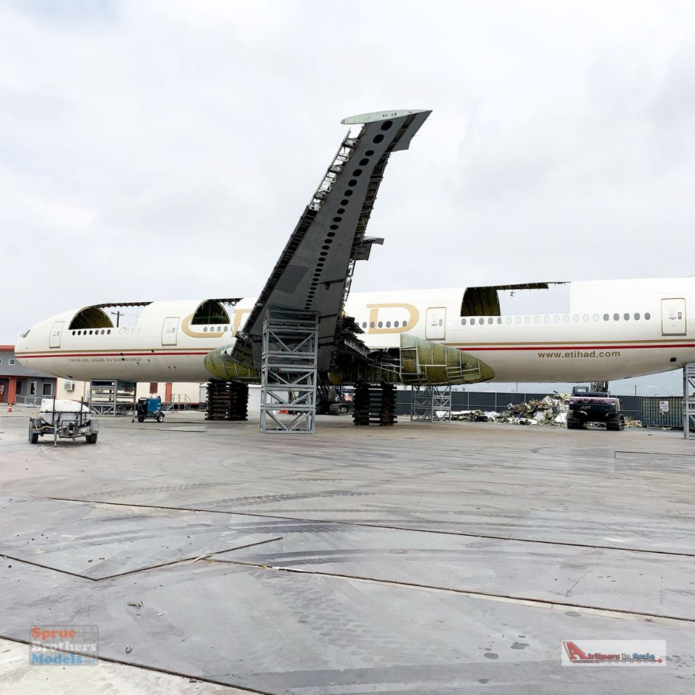 AVT097 AviationTag B777-200LR (Etihad) Reg #A6-LRB Pearl Original Aircraft Skin Keychain/Luggage Tag/Etc With Lost & Found Feature AVT097 AviationTag B777-200LR (Etihad) Reg #A6-LRB Pearl Original Aircraft Skin Keychain/Luggage Tag/Etc With Lost & Found Feature